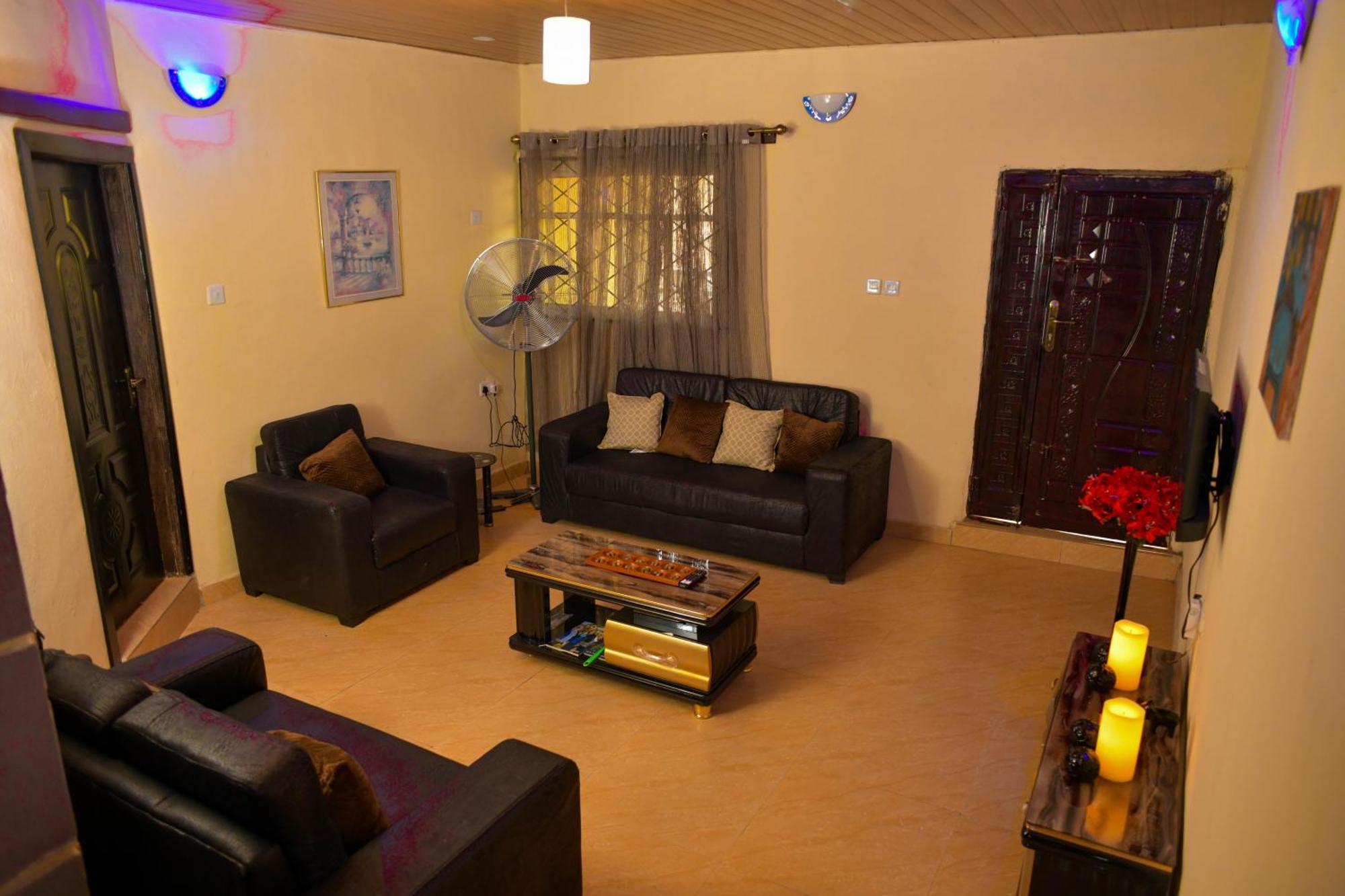 Living Green Apartments Airport Pick Up مدينة بنين المظهر الخارجي الصورة
