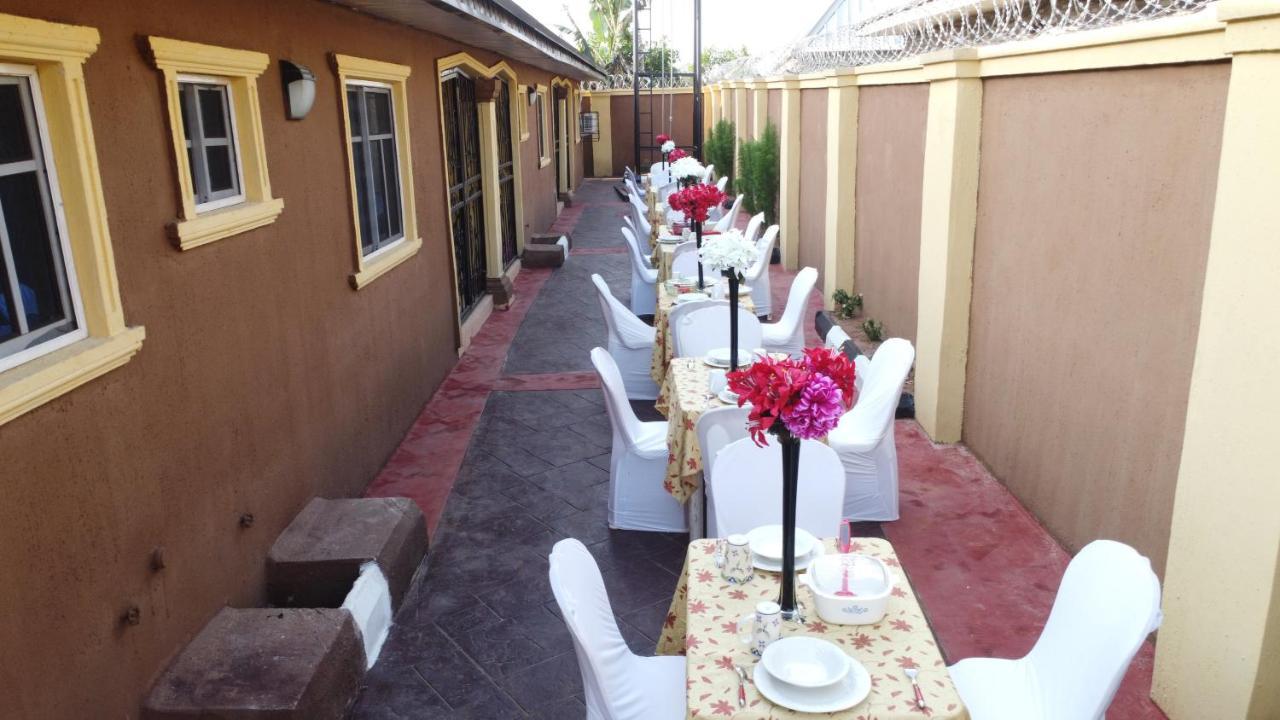 Living Green Apartments Airport Pick Up مدينة بنين المظهر الخارجي الصورة
