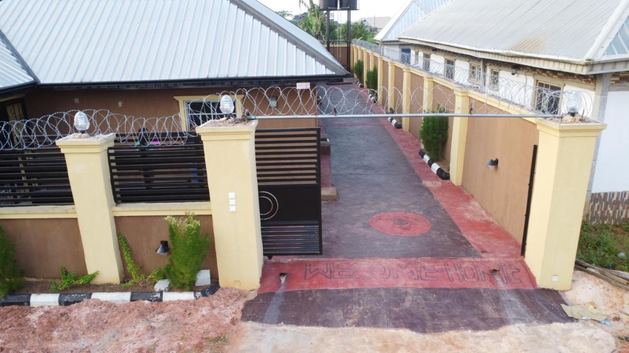 Living Green Apartments Airport Pick Up مدينة بنين المظهر الخارجي الصورة