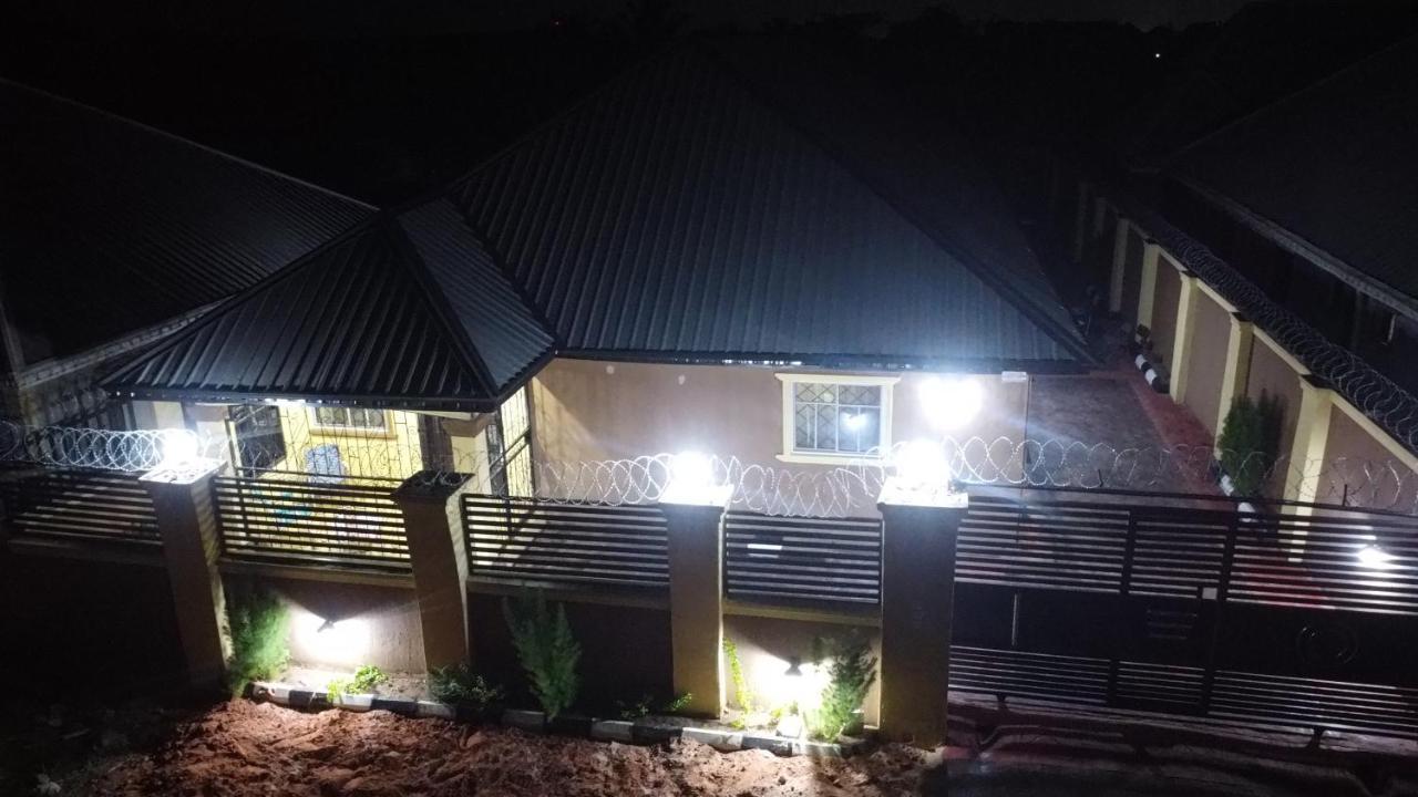 Living Green Apartments Airport Pick Up مدينة بنين المظهر الخارجي الصورة