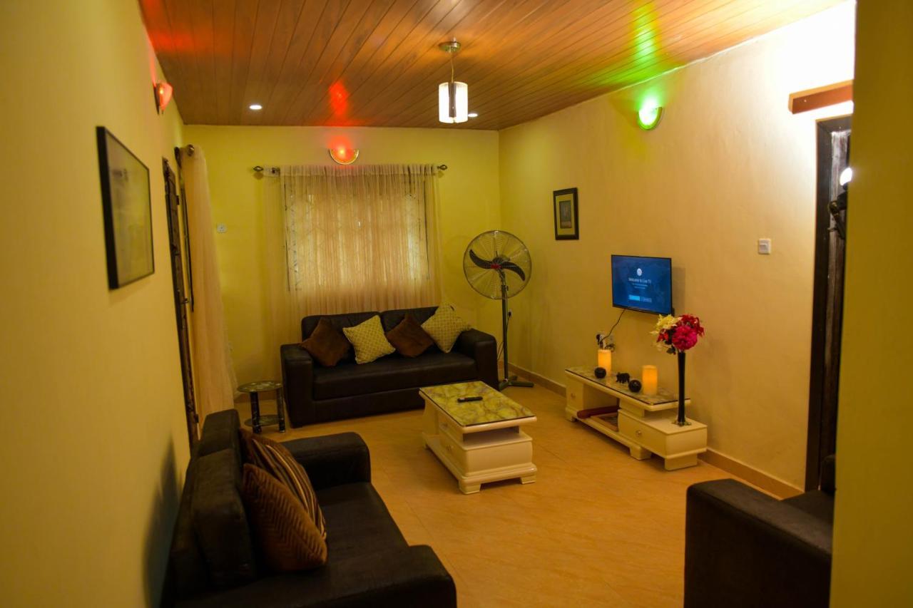 Living Green Apartments Airport Pick Up مدينة بنين المظهر الخارجي الصورة