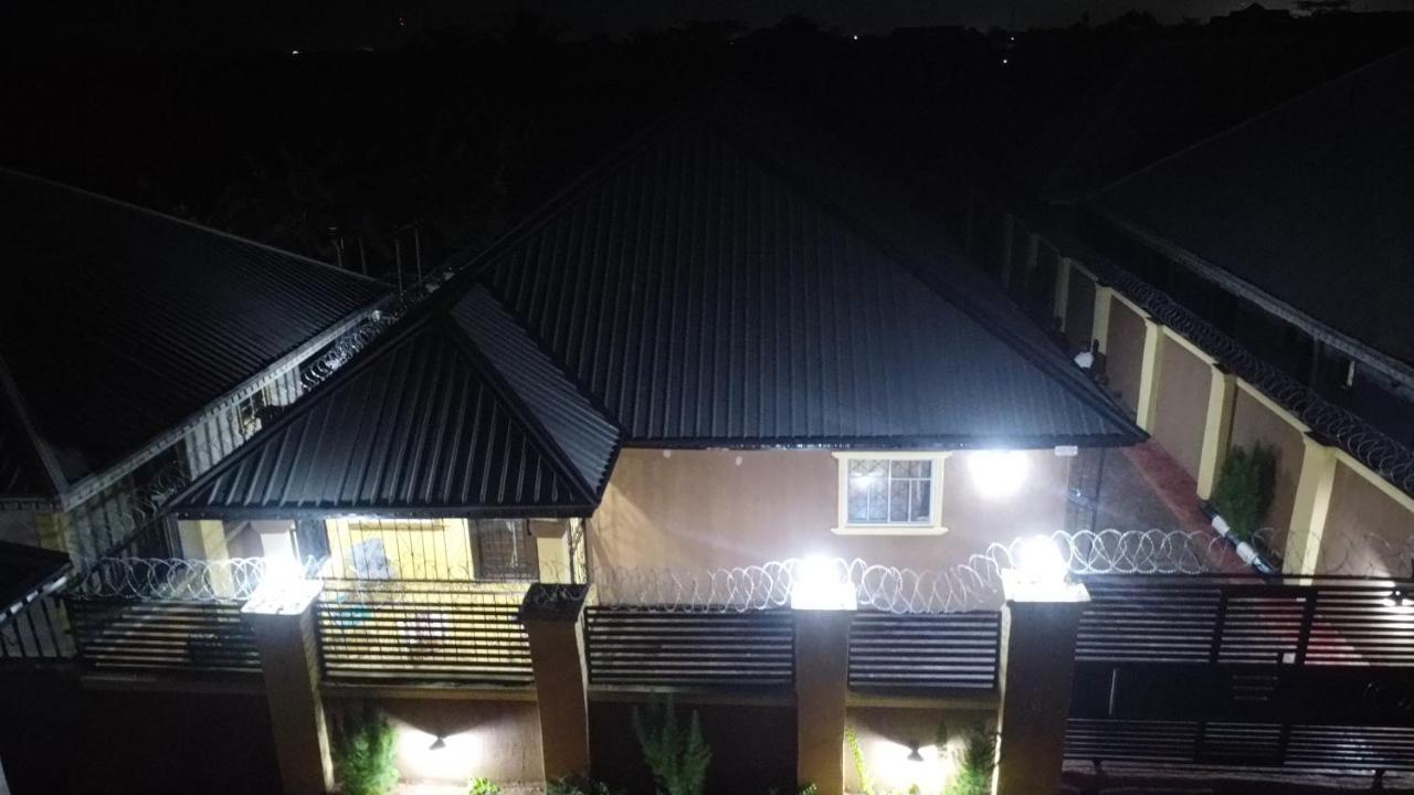 Living Green Apartments Airport Pick Up مدينة بنين المظهر الخارجي الصورة