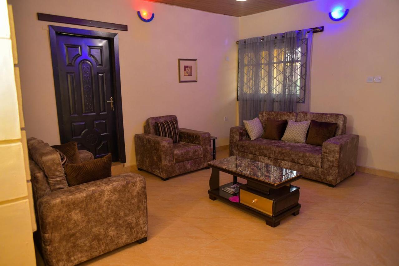 Living Green Apartments Airport Pick Up مدينة بنين المظهر الخارجي الصورة