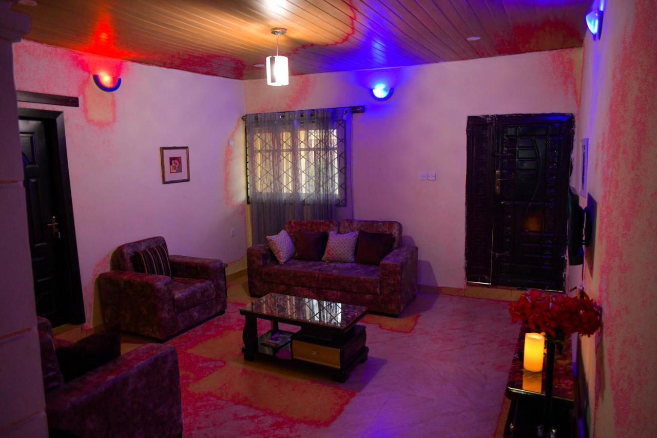 Living Green Apartments Airport Pick Up مدينة بنين المظهر الخارجي الصورة