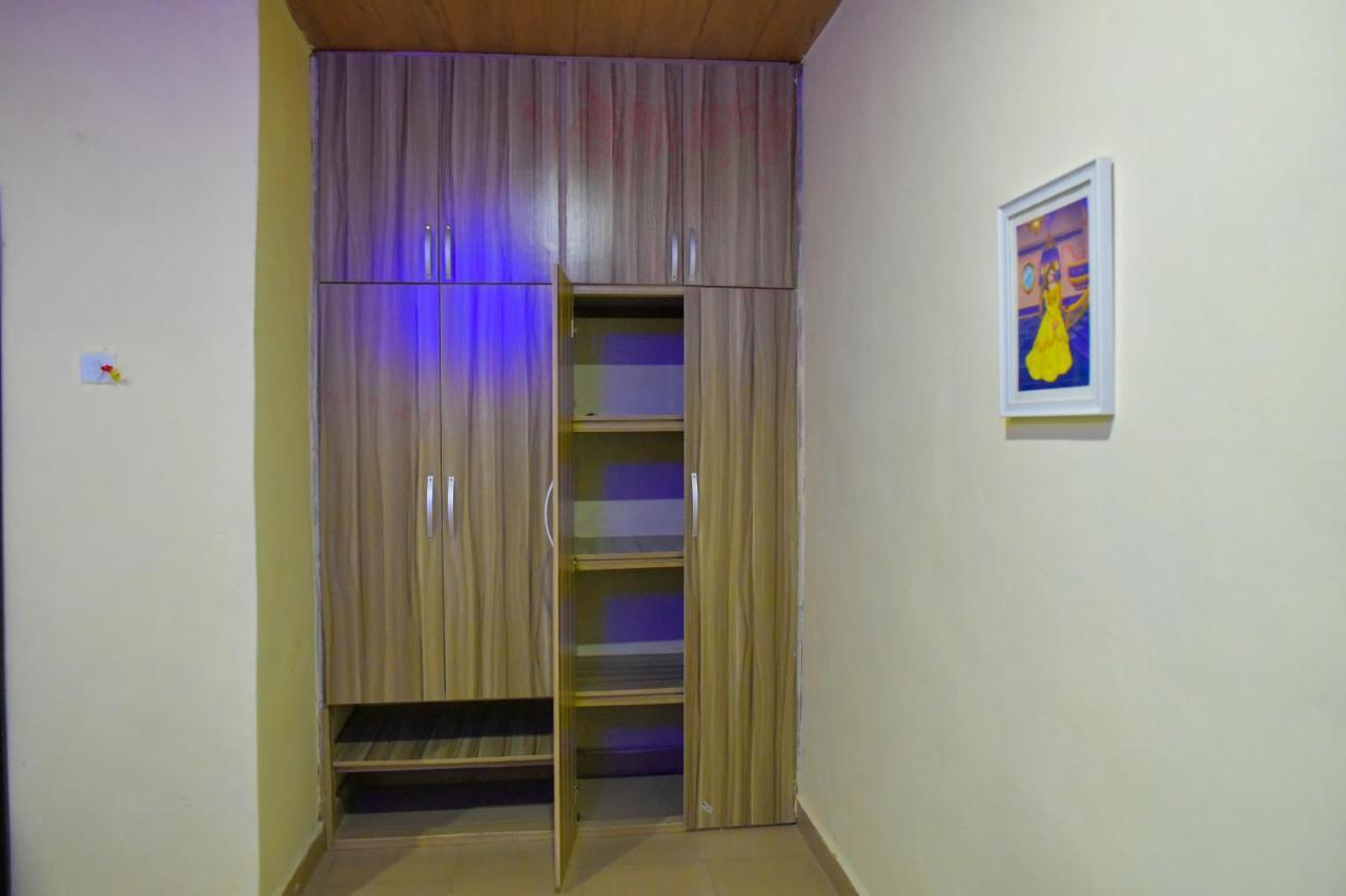 Living Green Apartments Airport Pick Up مدينة بنين المظهر الخارجي الصورة